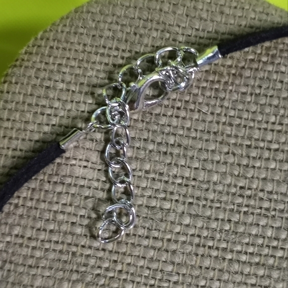 Silvertone beaded hammered disc Black cord necklace - Picture 3 of 5